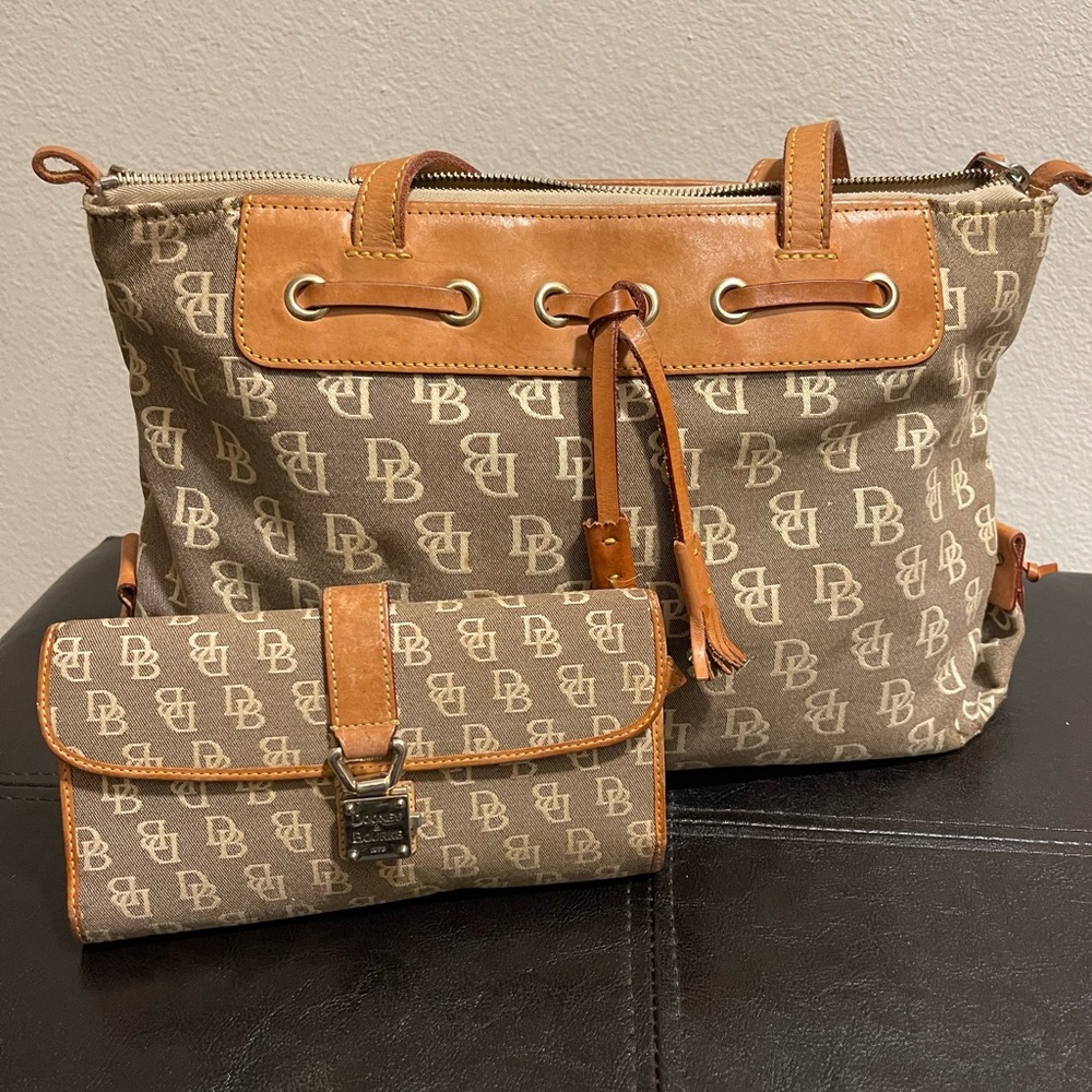Dooney & Bourke Signature Logo Purse & wallet.